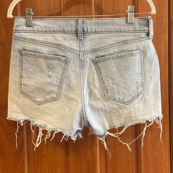 Old Navy Boyfriend Mid-Rise Denim Shorts - Picture 2 of 4